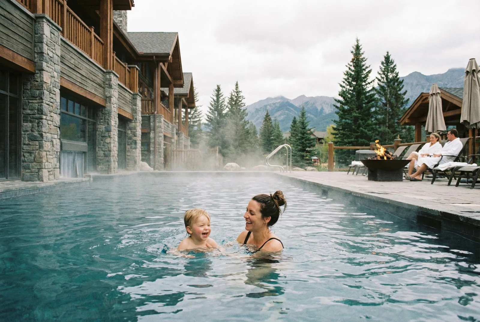 Wellnesshotel Familienurlaub – Stimmungsvolle Interiorfotografie im Spa-Bereich mit Fokus auf Ambiente und Design